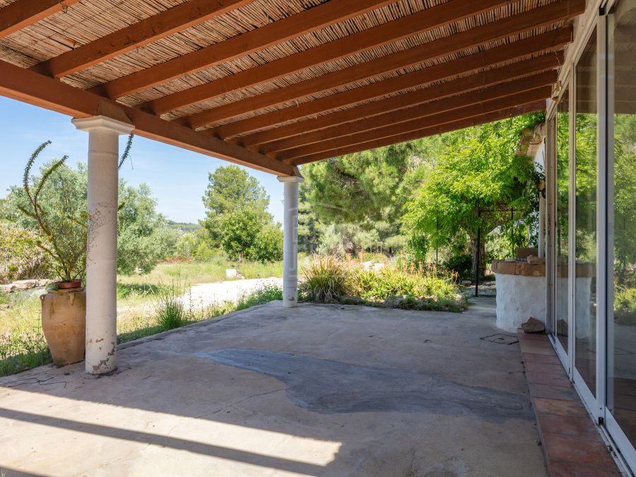 Traditional Country House with Original Tosca and 17,000 m² near the Golf Club, Jávea