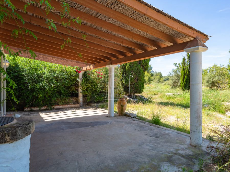 Traditional Country House with Original Tosca and 17,000 m² near the Golf Club, Jávea