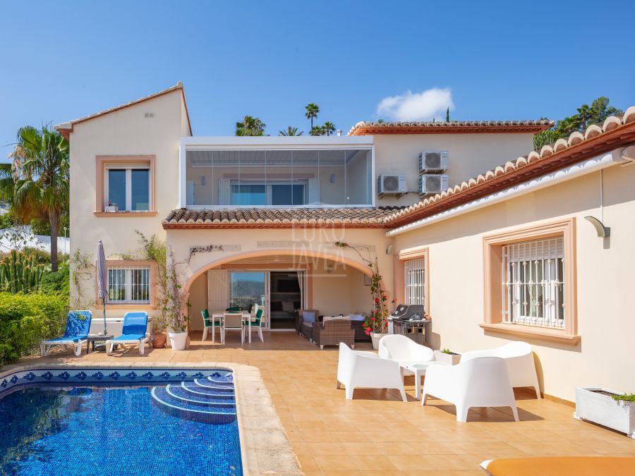 Elegante villa Amelia met zeezicht in Jávea, vlak bij het Arenal-strand