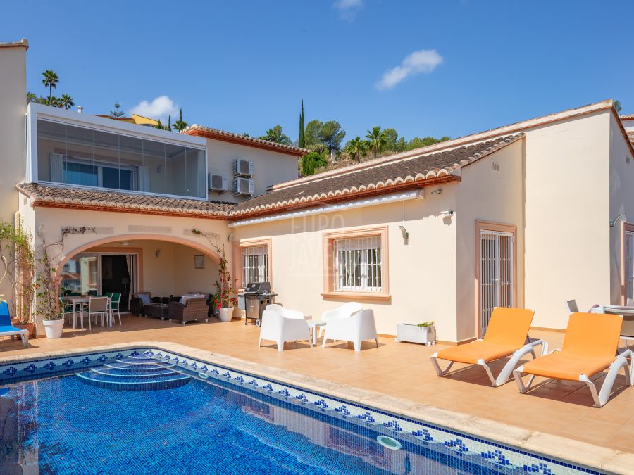 Elegante villa Amelia met zeezicht in Jávea, vlak bij het Arenal-strand