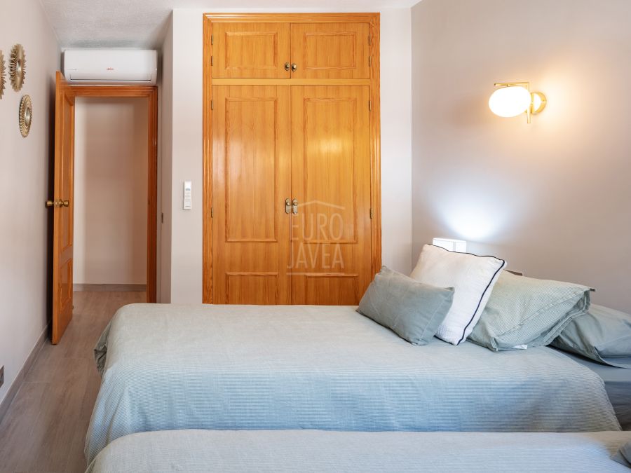 Magnificent apartment in the heart of the Port of Jávea, just steps from the beach