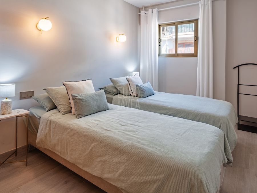 Magnificent apartment in the heart of the Port of Jávea, just steps from the beach