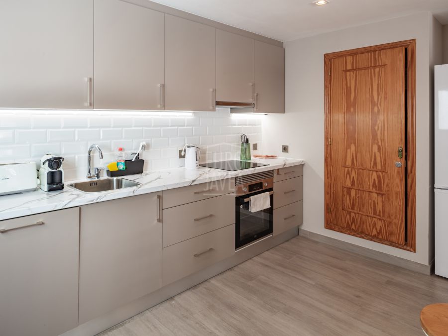 Magnificent apartment in the heart of the Port of Jávea, just steps from the beach