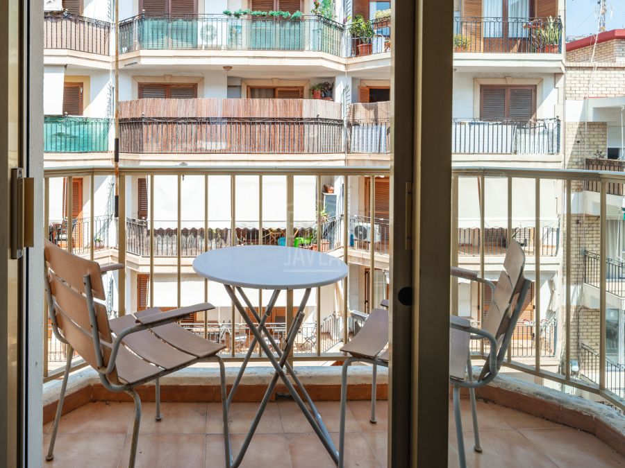 Magnificent apartment in the heart of the Port of Jávea, just steps from the beach