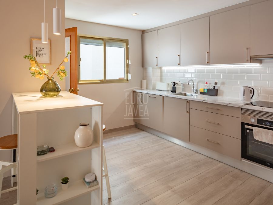 Magnificent apartment in the heart of the Port of Jávea, just steps from the beach