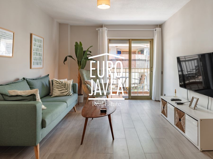 Magnificent apartment in the heart of the Port of Jávea, just steps from the beach