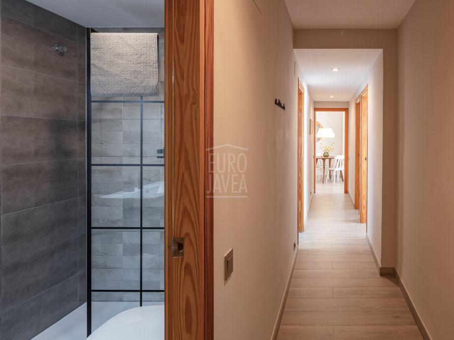 Magnificent apartment in the heart of the Port of Jávea, just steps from the beach