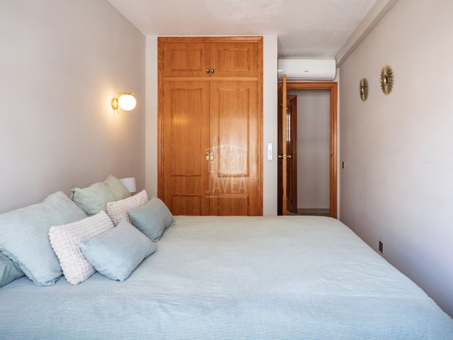 Magnificent apartment in the heart of the Port of Jávea, just steps from the beach