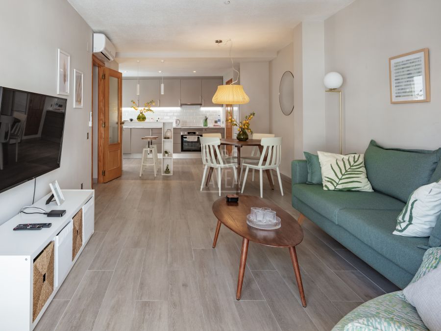 Magnificent apartment in the heart of the Port of Jávea, just steps from the beach