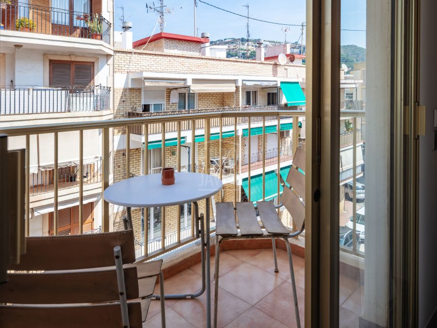 Magnificent apartment in the heart of the Port of Jávea, just steps from the beach