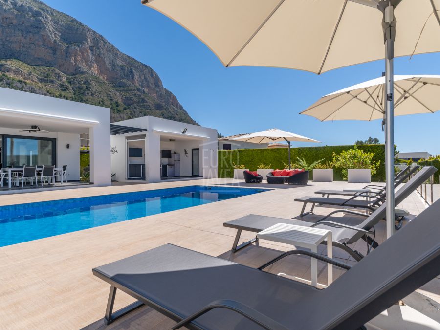 Luxe villa op de Montgó met absolute privacy en panoramisch uitzicht