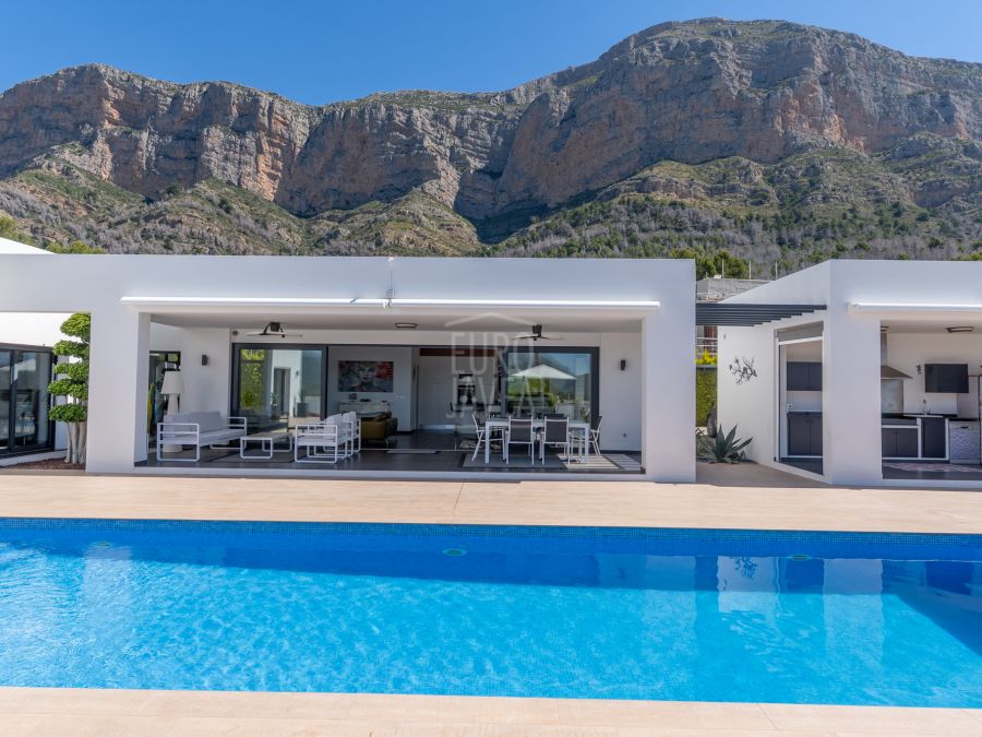 Luxe villa op de Montgó met absolute privacy en panoramisch uitzicht