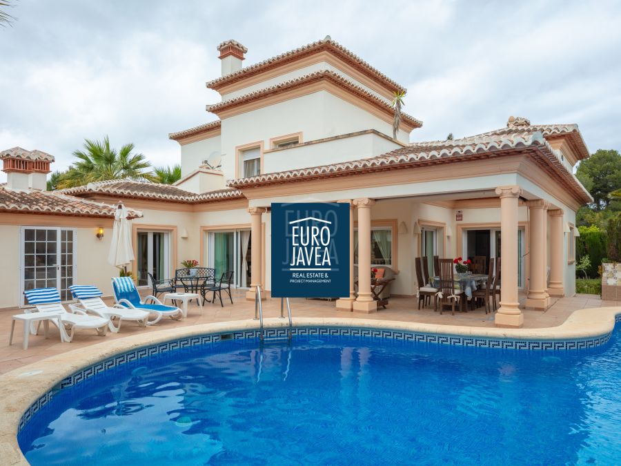 Mediterraan toevluchtsoord, Villa Luna in Costa Nova, Jávea