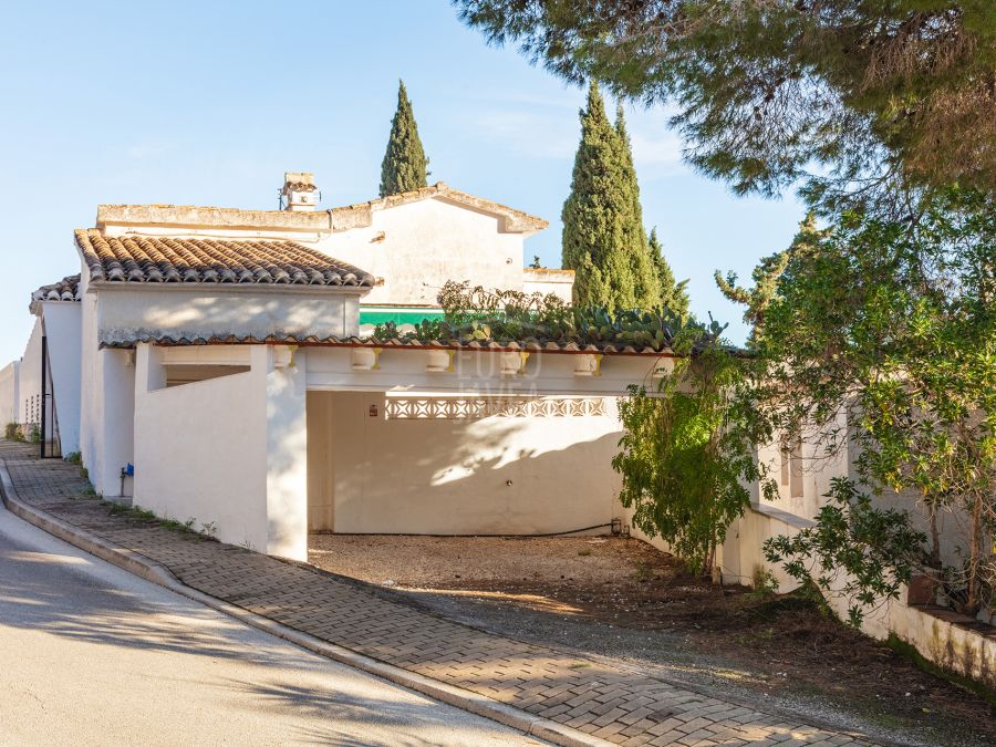 Exclusive villa for sale in the Castellans area with panoramic views