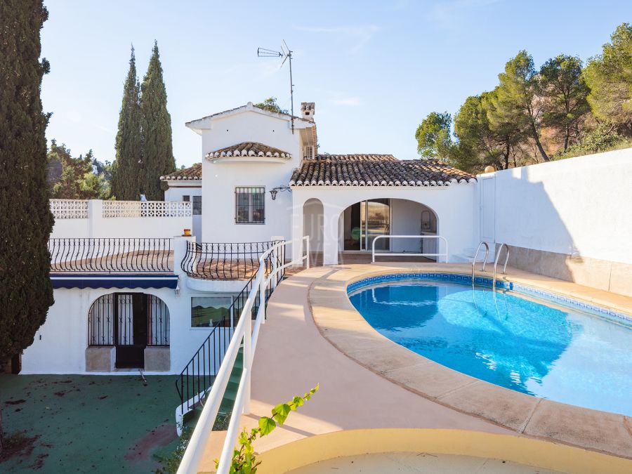 Exclusive villa for sale in the Castellans area with panoramic views