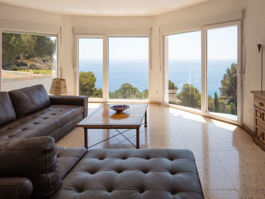 Villa Elia, frontline to the sea with unobstructed views – Exclusive to Eurojavea