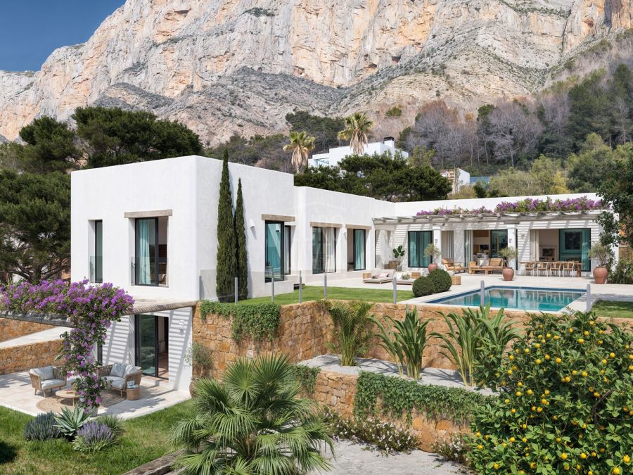 Villa Eterna – Eigentijds wonen in Ibiza-stijl aan de voet van de Montgó, Jávea