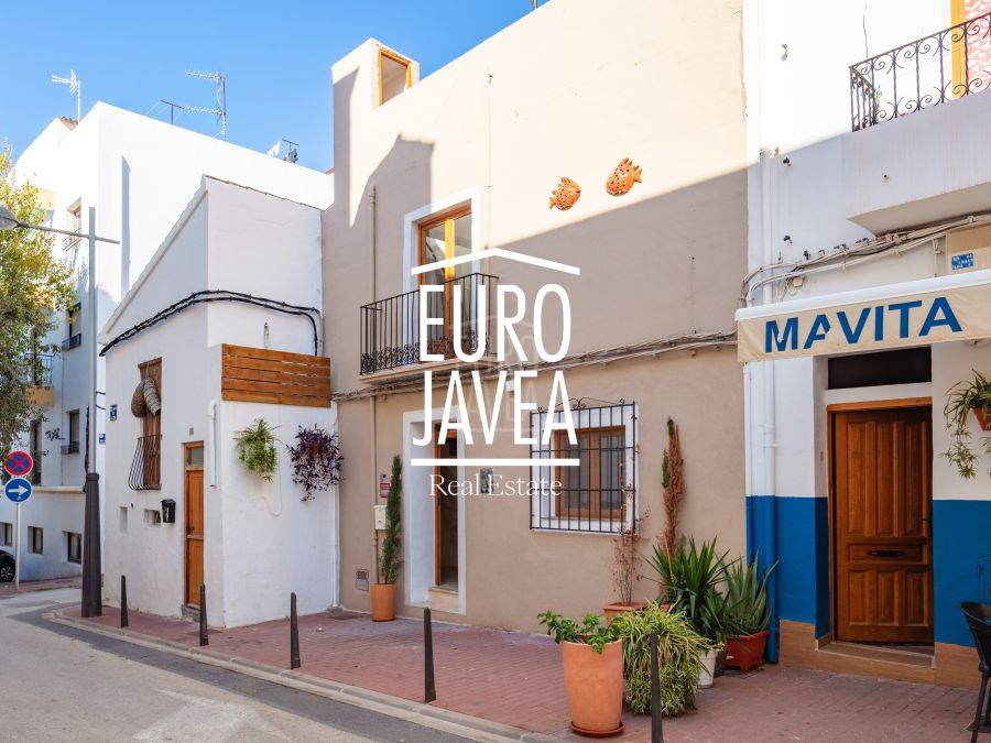 Beautifully Renovated Village House with Rooftop Terrace in Jávea Old Town