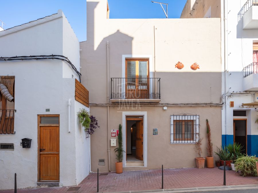 Beautifully Renovated Village House with Rooftop Terrace in Jávea Old Town