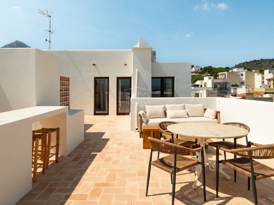 Designer building with three apartments and commercial premises in Jávea’s old town