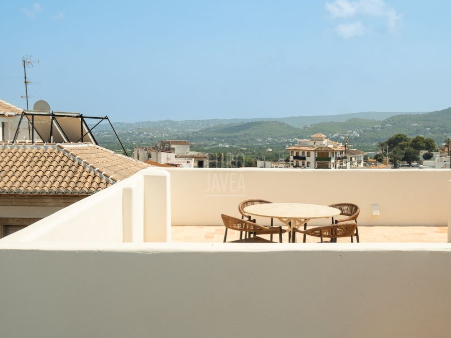 Designer building with three apartments and commercial premises in Jávea’s old town
