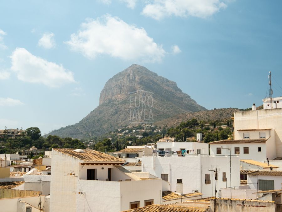 Designer building with three apartments and commercial premises in Jávea’s old town