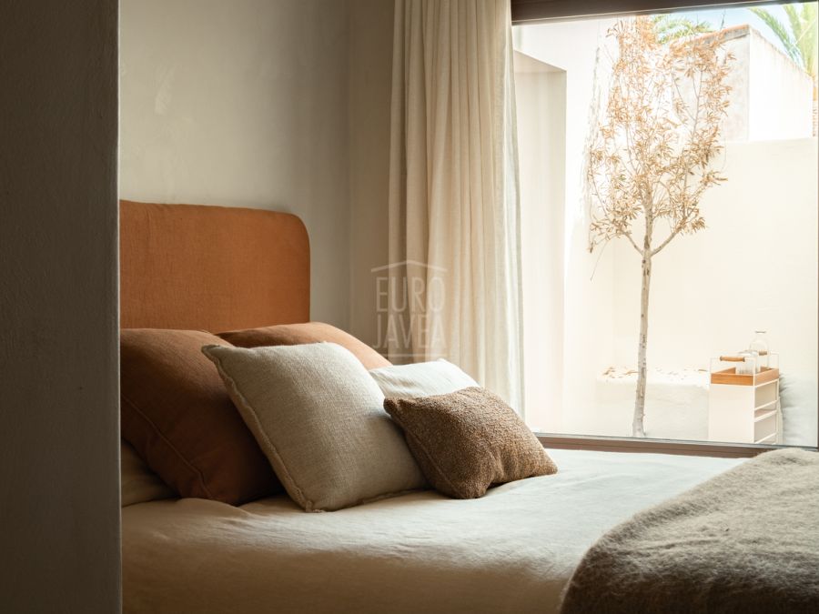 Designer building with three apartments and commercial premises in Jávea’s old town