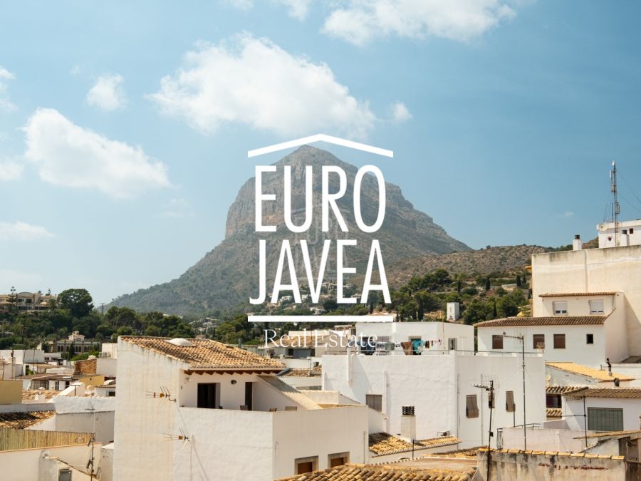 Designer building with three apartments and commercial premises in Jávea’s old town