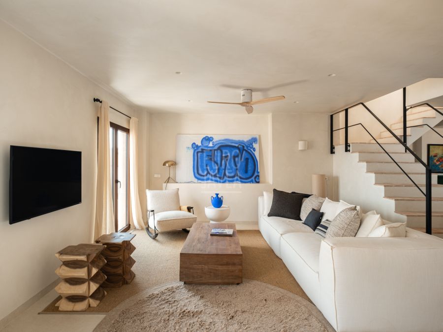 Designer building with three apartments and commercial premises in Jávea’s old town
