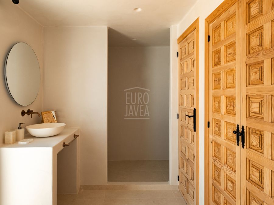 Designer building with three apartments and commercial premises in Jávea’s old town