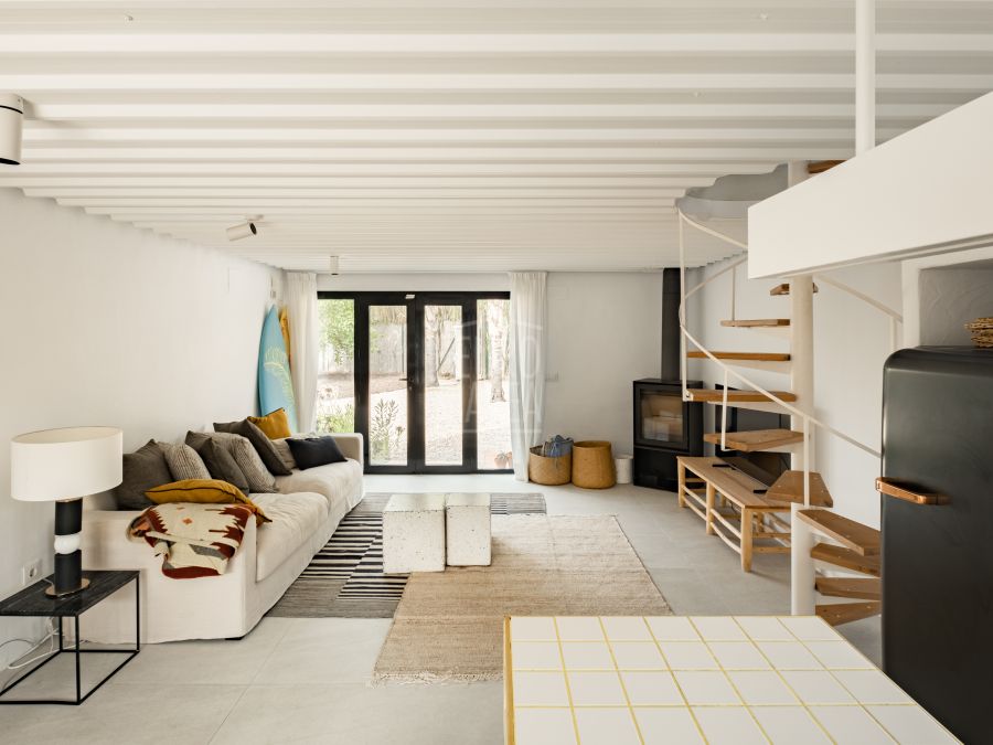 SurfHouse, A Cosy Mediterranean Retreat in Jávea