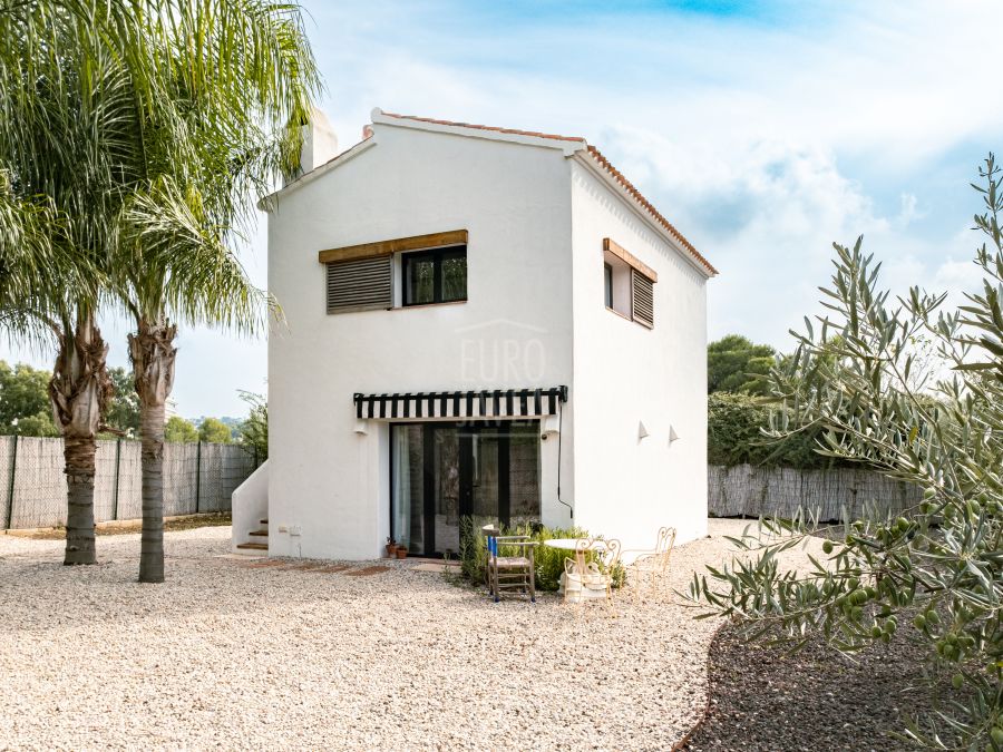 SurfHouse, A Cosy Mediterranean Retreat in Jávea