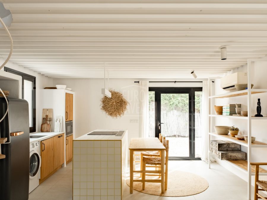 SurfHouse, A Cosy Mediterranean Retreat in Jávea