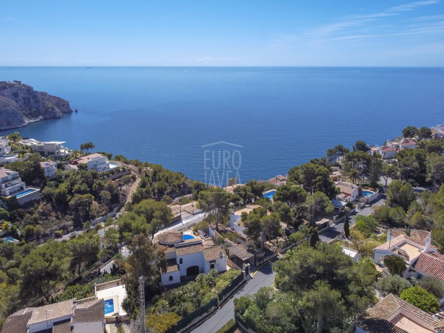 Gerenoveerde traditionele villa te koop in het Granadella-gebied van Jávea met prachtig uitzicht op zee