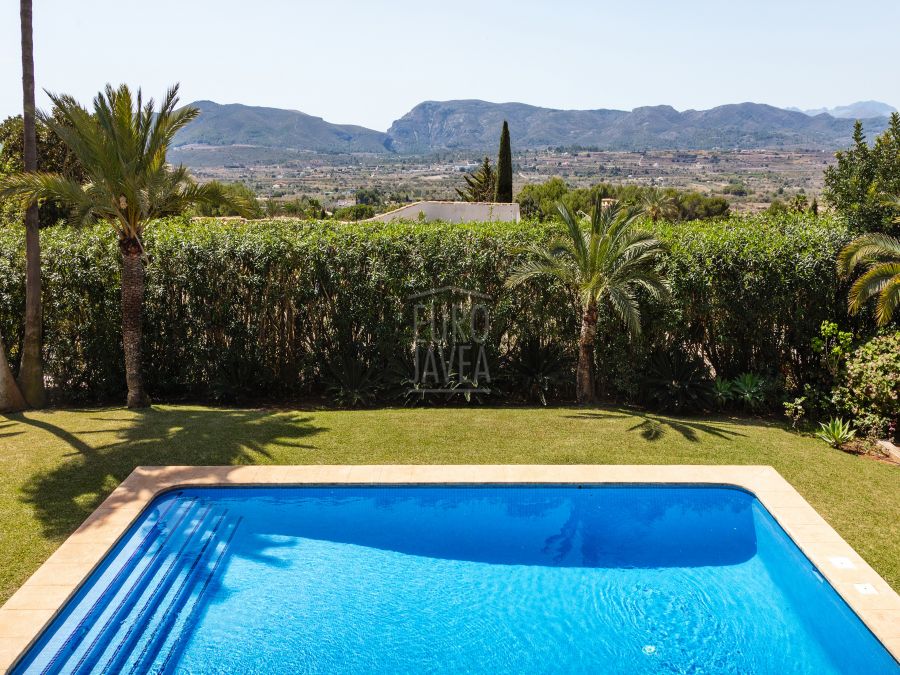 Magnificent south-facing villa for sale exclusively in the Montgó area, Jávea