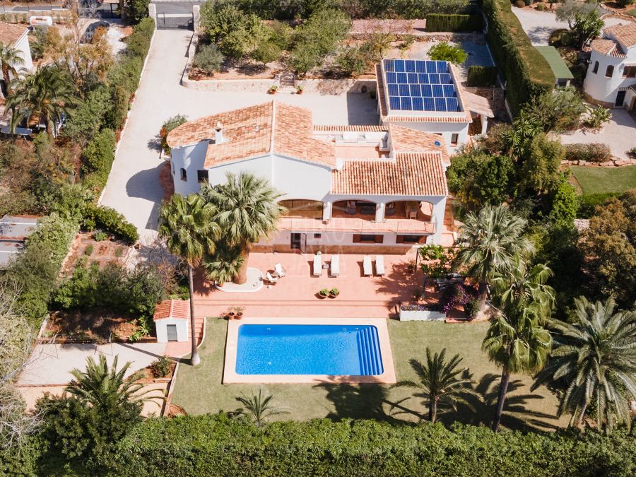 Magnificent south-facing villa for sale exclusively in the Montgó area, Jávea