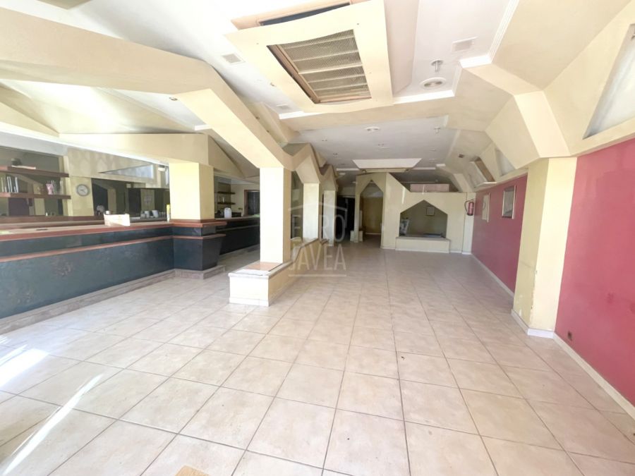 Spacious commercial local in front of Mercadona in Jávea