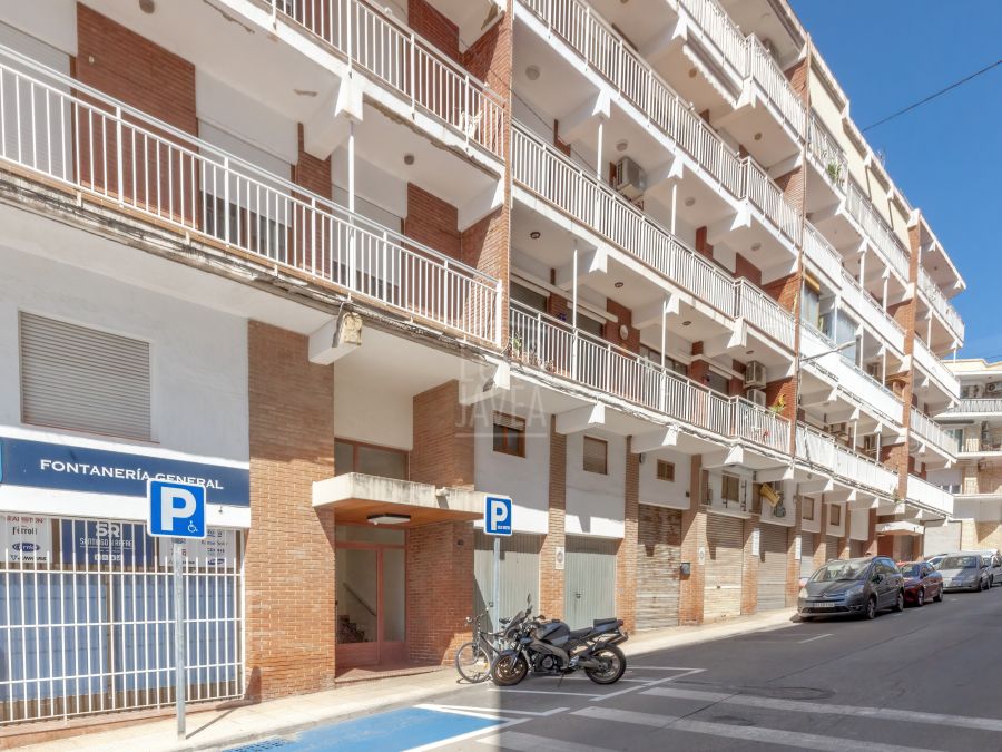 Spacious apartment for sale in Jávea, close to the old town and the port, just a few minutes from the sea