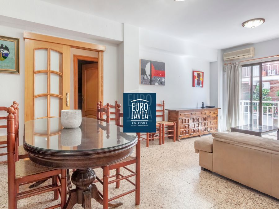 Spacious apartment for sale in Jávea, close to the old town and the port, just a few minutes from the sea