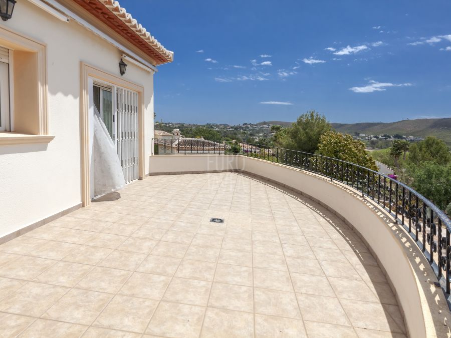 Villa à vendre dans le quartier de Las Laderas à Jávea, à deux pas du Club de Golf