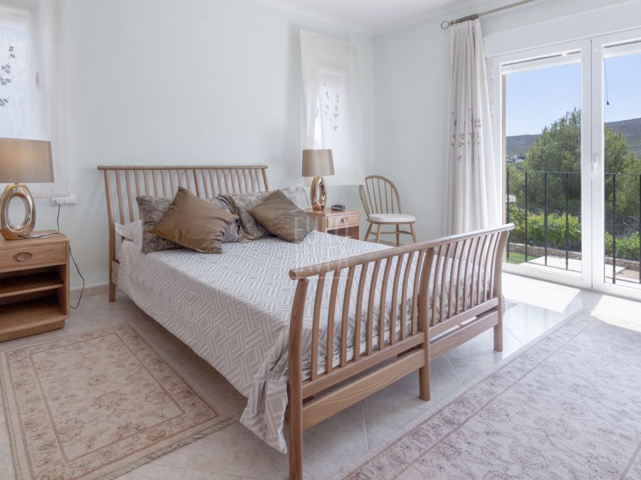 Villa à vendre dans le quartier de Las Laderas à Jávea, à deux pas du Club de Golf