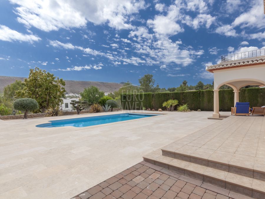 Villa à vendre dans le quartier de Las Laderas à Jávea, à deux pas du Club de Golf