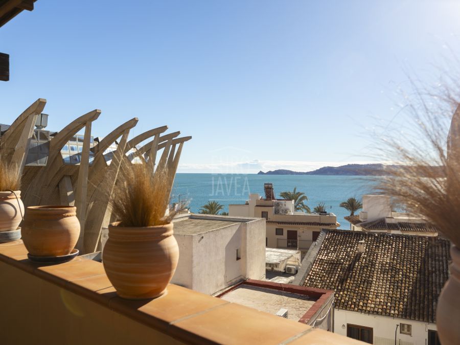 House in the centre of Jávea Port, walking distance to the beach and all amenities, with sea views