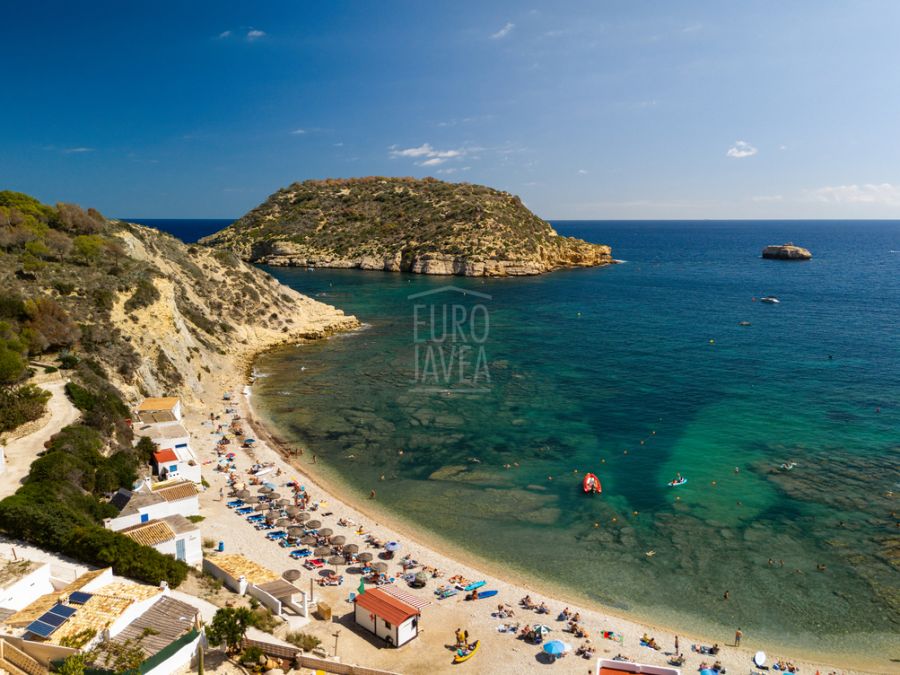 Luxury villas in La Barraca, next to the sea