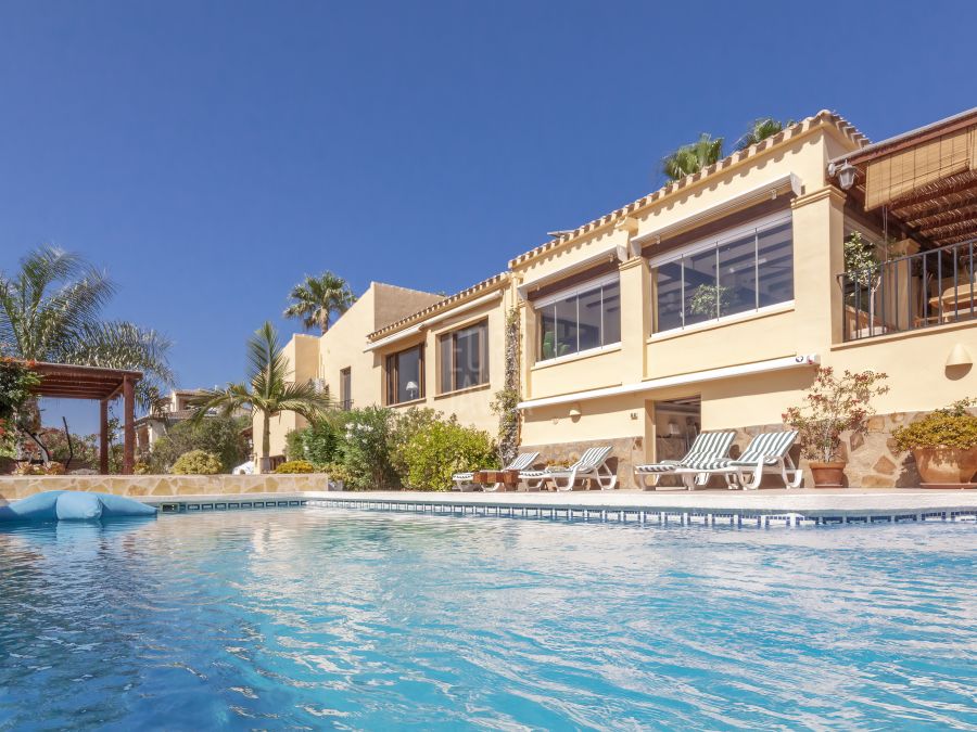 Villa exclusief te koop naast de Jávea Golf Club