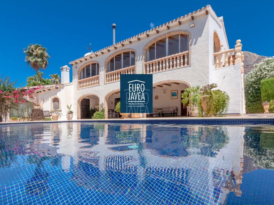 Villa estilo finca mediterraneo a la venta en exclusiva en Jávea , en Montgó Valls