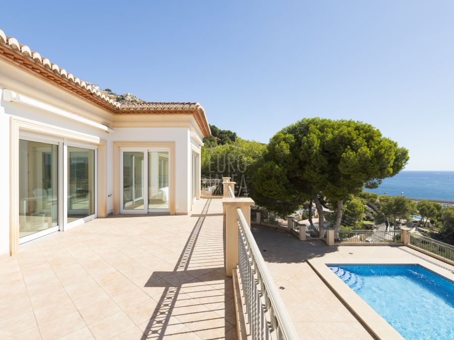 Magnifique villa à Jávea avec vue imprenable sur la mer