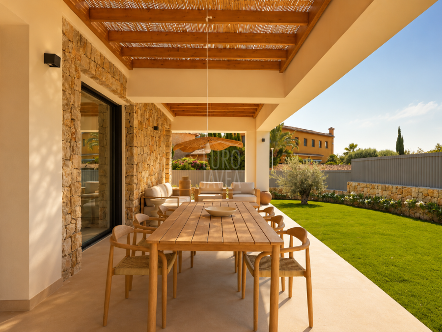 Luxurious new build villa with sea views