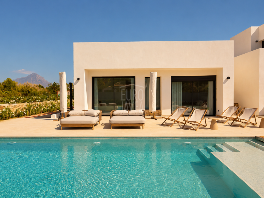 Luxurious new build villa with sea views