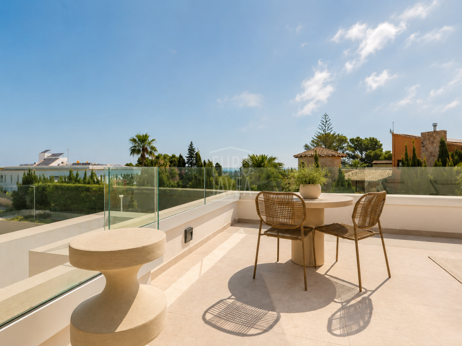 Luxurious new build villa with sea views